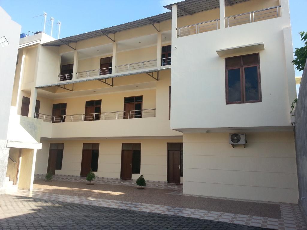 Discovery Homestay Makassar Exterior foto